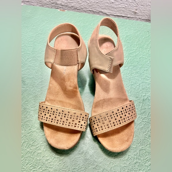 Chinese Laundry Wedges - Picture 2 of 2